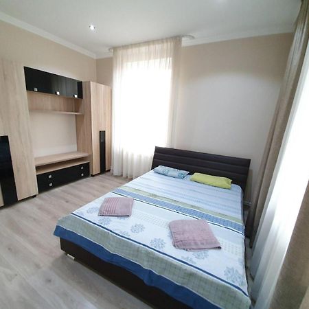 Tourist Home At Stefan Cel Mare With 2 Rooms Chisináu Exterior foto