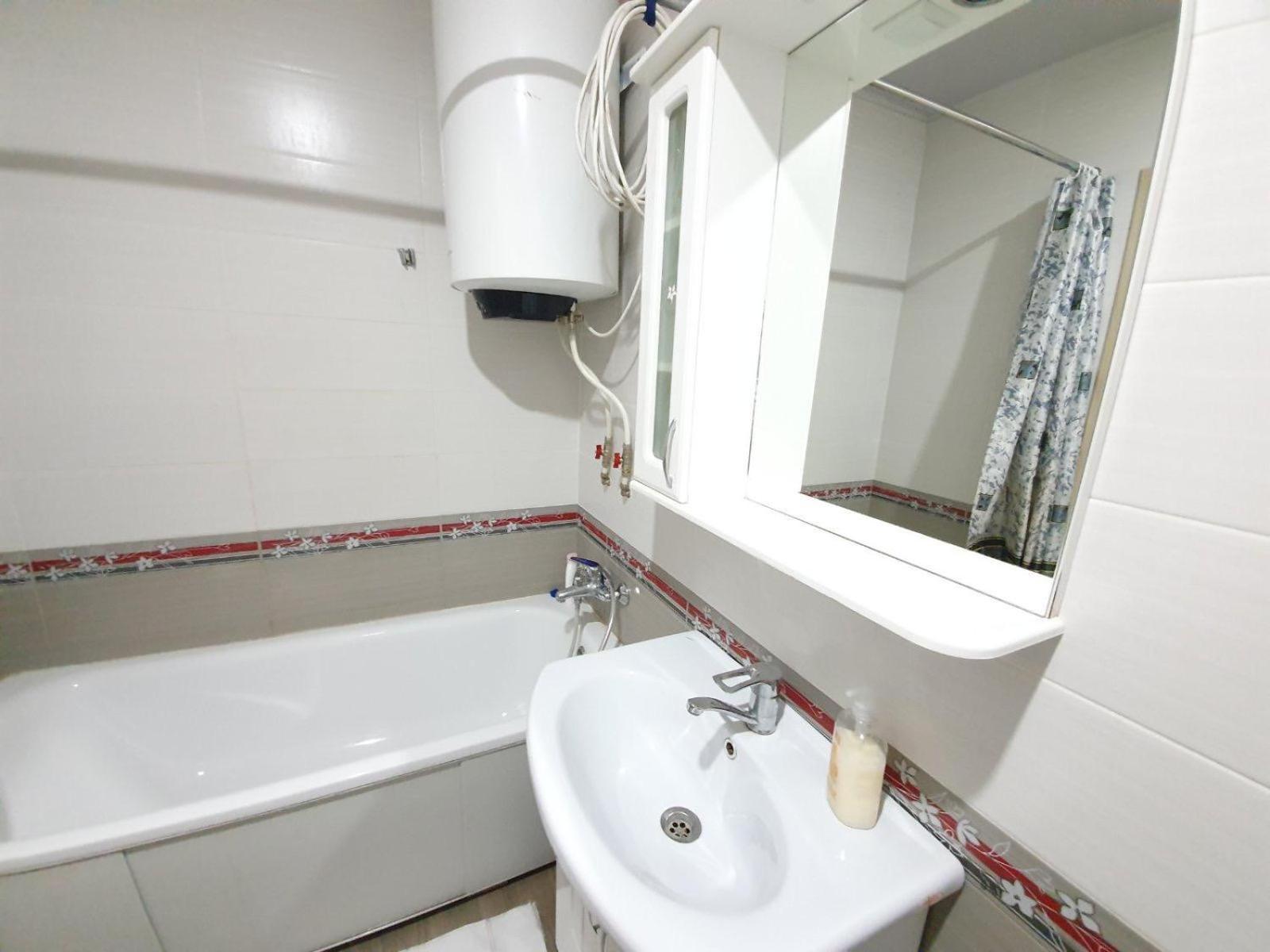 Tourist Home At Stefan Cel Mare With 2 Rooms Chisináu Exterior foto