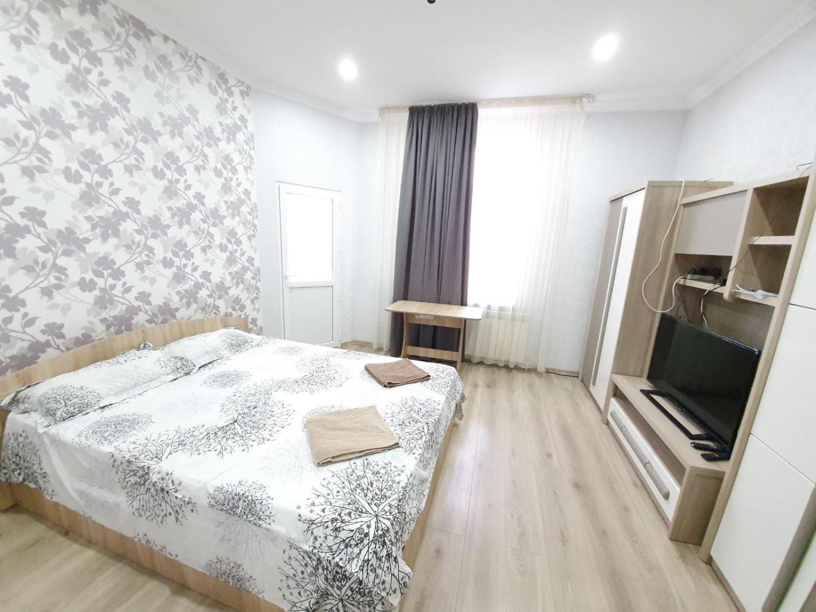 Tourist Home At Stefan Cel Mare With 2 Rooms Chisináu Exterior foto